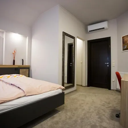 Kikelet Apartman شقة